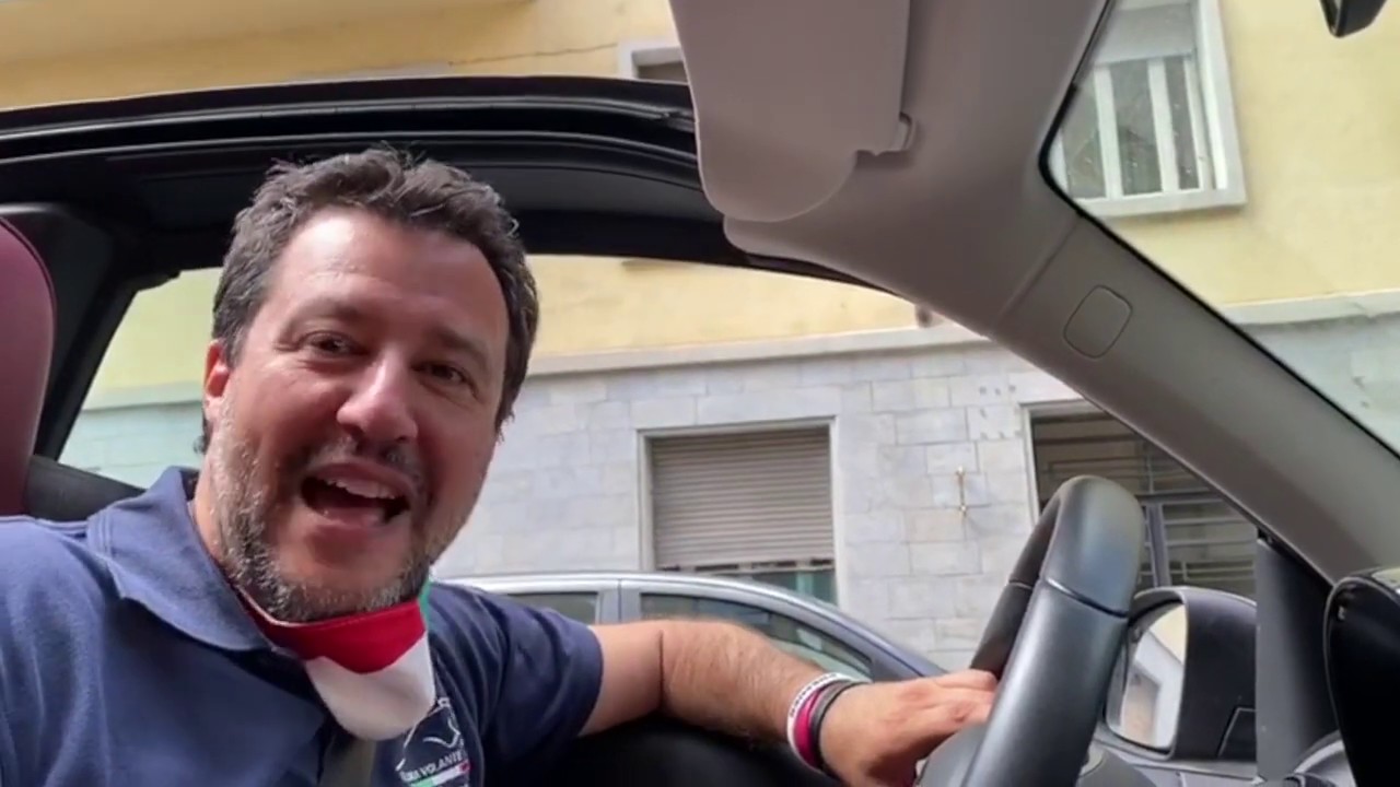Salvini con Francesca Verdini in Smart: 