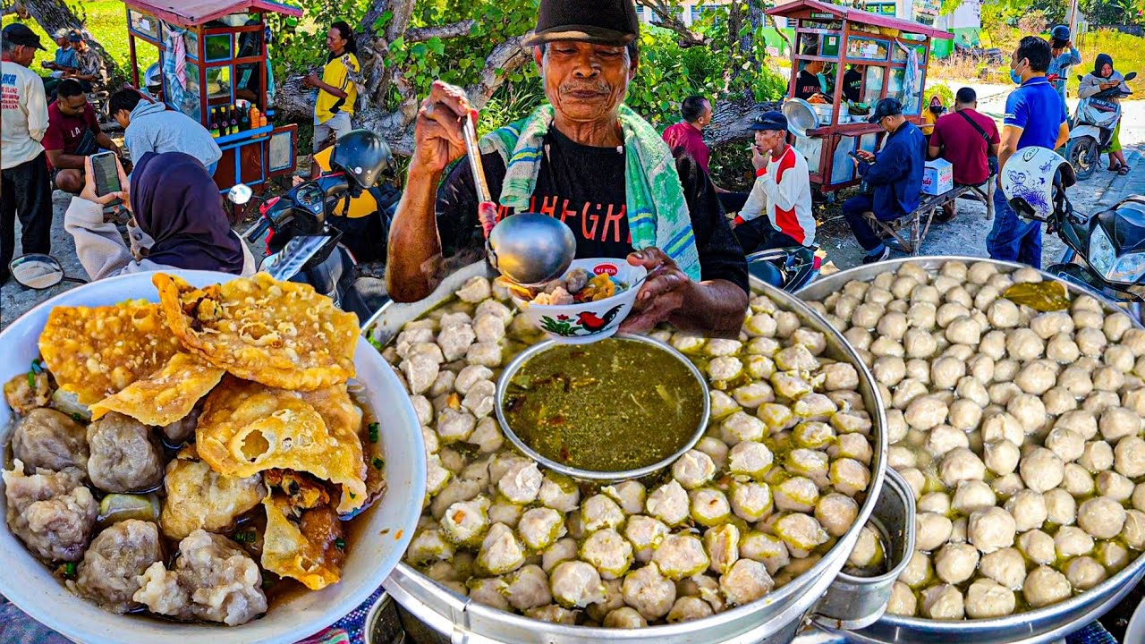 Cuma 2 JAM Habis RATUSAN PORSI! Jualan PINGGIR SAWAH SEJAK 1974! Bakso Pak Mukiyat