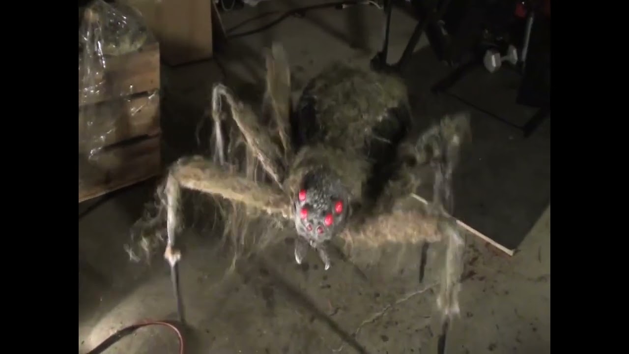 SPC424 ZOMBIE SPIDER CRAWLER www.PoisonProps.com.