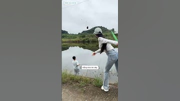 cô cần thủ ném cúc đá xuống ổ của em trai đang câu thì bị nó lên ăn vạ và cái kết  #fishing