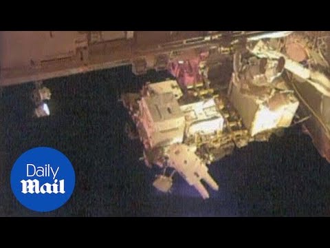 Scott Kelly's first spacewalk hours before setting US record - Daily Mail