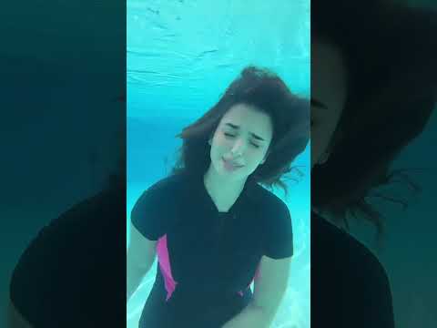 تمثيل مس دعاء تحت الماء على اغنيه شيرين عبد الوهاب ترند بتمنى تزول