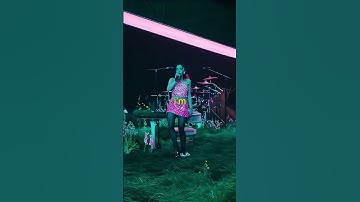 Ariana Grande PERFORMS Positions 😍💞