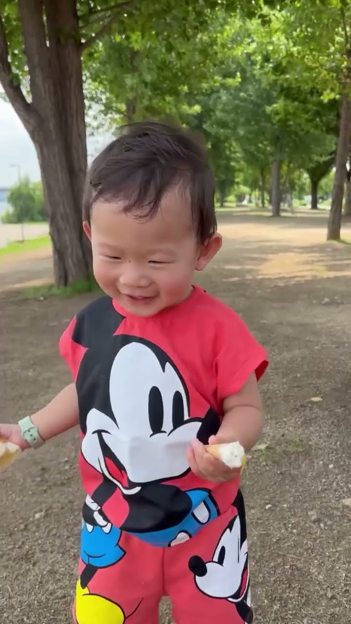 Genius way to share ice cream with your kid