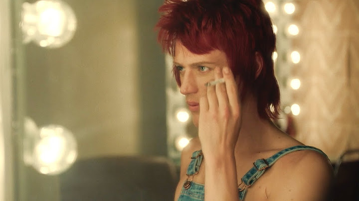 デヴィッド・ボウイ、誰も知らない若き日の“ジギー・スターダスト”誕生の物語／映画『スターダスト』予告編