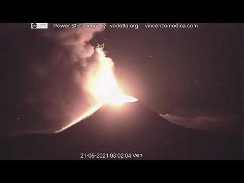 Meteor above Etna during the eruption of 21 may 2021