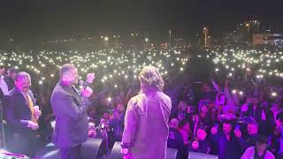 Ahmet Şafak Kayseri konserinde MHP Kayseri milletvekili Baki Ersoy'la \