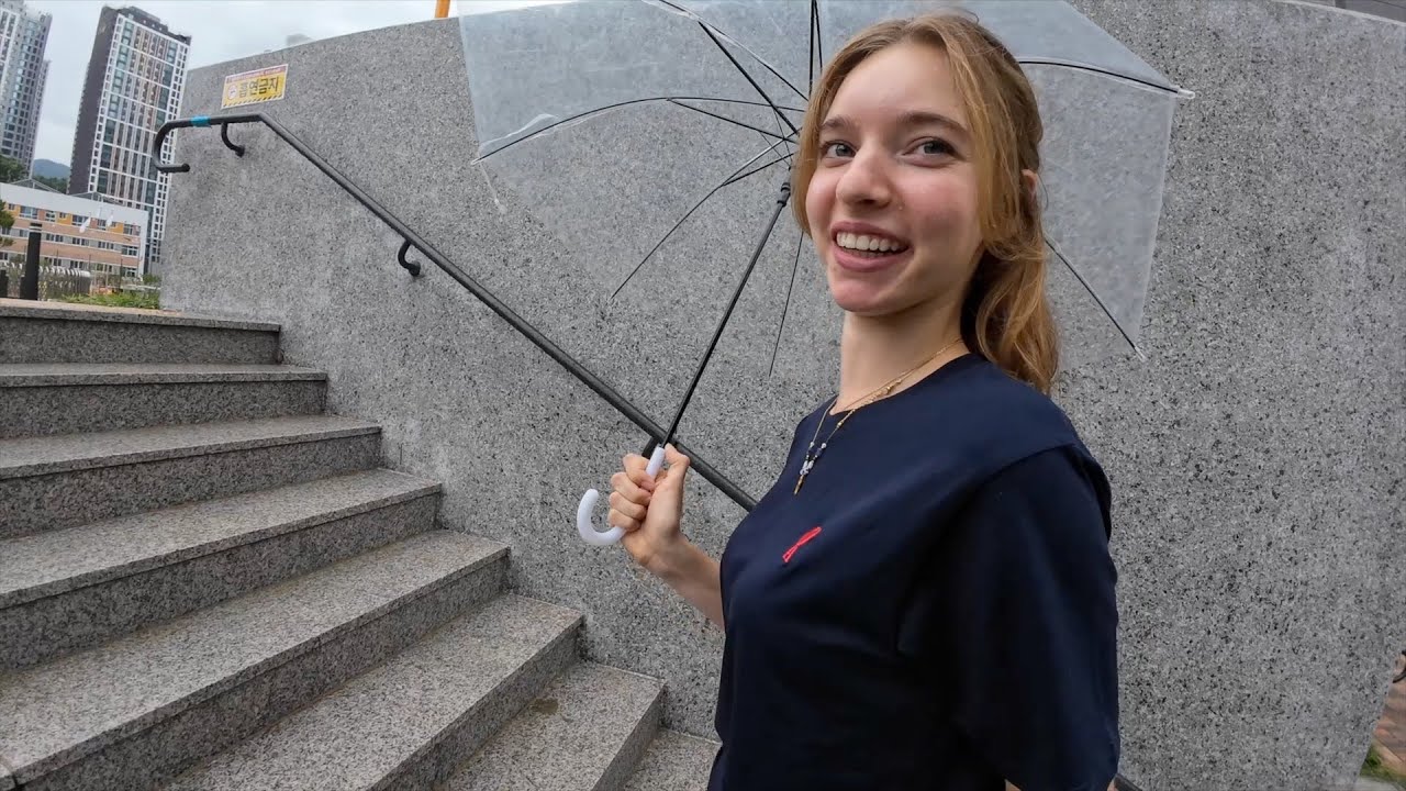 Немного неловкая встреча для интернациональной пары MZ после первой встречи за три месяца... Я бы...