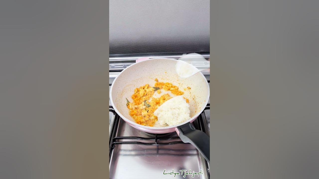 ONE MINUTE RECIPES ~ RESEP / CARA MEMBUAT NASI GORENG TELUR ASIN / SALTED EGG FRIED RICE