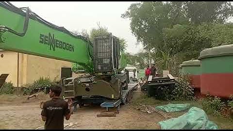 Unloading Sennebogen-830