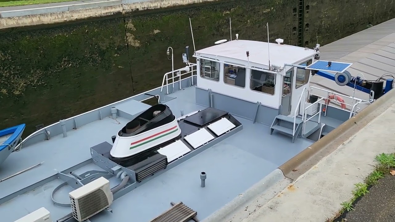 Deutz 545 Sound vom GMS Ulm beim Einfahren in die Schleuse 