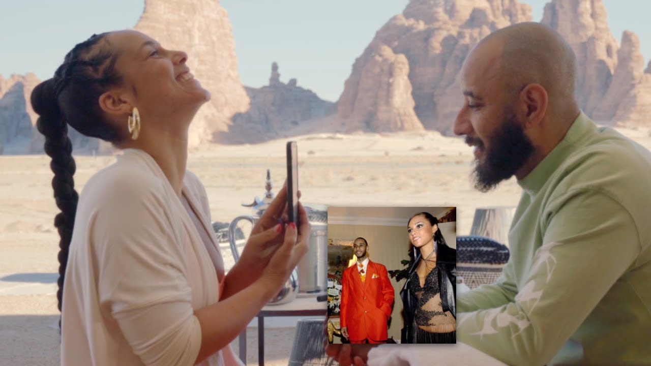 Qiz videoni korish uchun massajga kelgan.