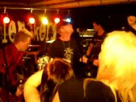 Punk music video thumbnail preview for Troublemakers - Jag fryser