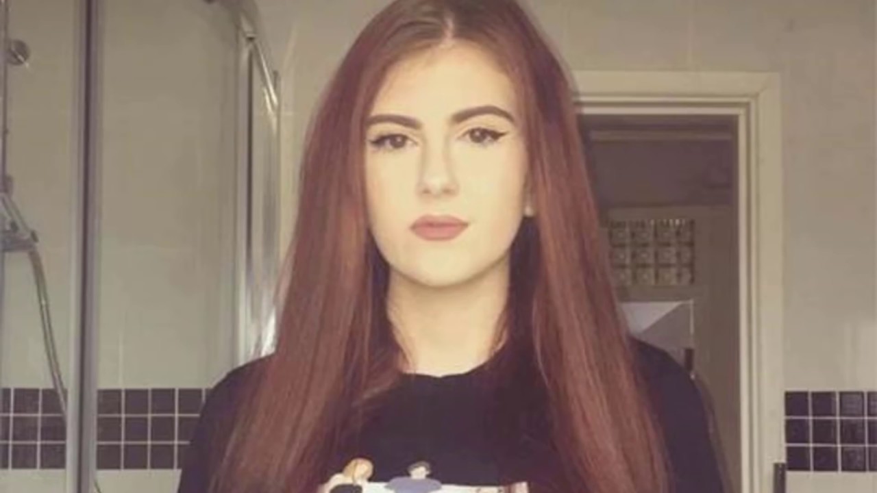 Blonde fuck stranger in kitchen