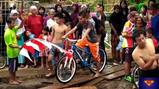 Thử thách chạy xe đạp trên ván của người nước ngoài | The challenge of cycling screenshot 5