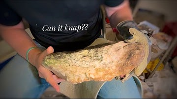 Flintknapping a MYSTERY rock!