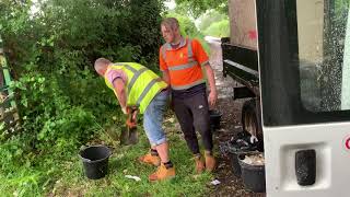 Mother of 3, confronts fly tippers.