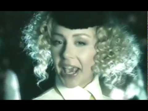 Bir odam mushukni yalaydi va sikadi