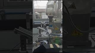 KUKA KR3 Pick and place