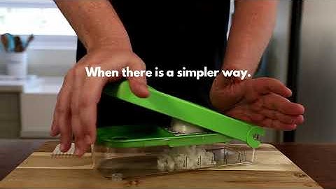 Chopping Onions Quick and Easy with Progressive