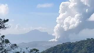 Owtzz! TAAL VOLCANO SUMABOG NANAMAN!