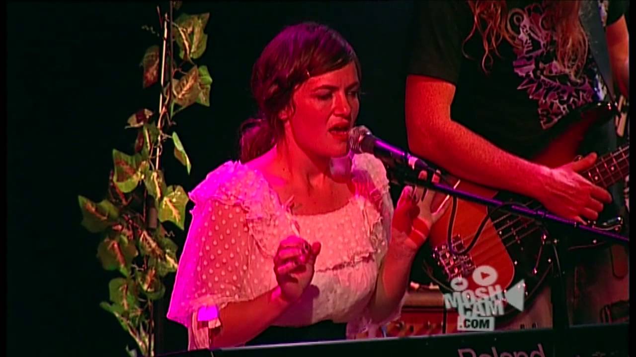 Angus & Julia Stone - A Book Like This (Live in Sydney) | Moshcam - YouTube