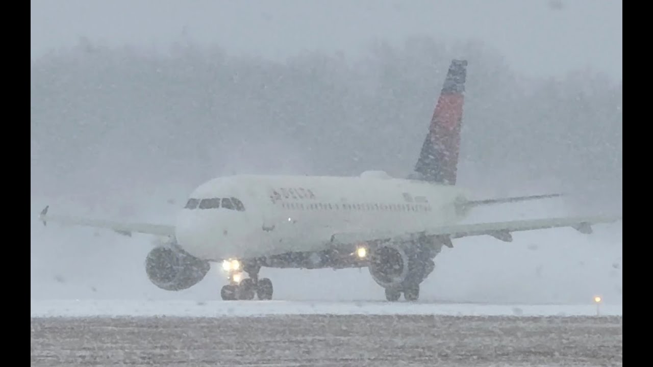 US Airlines Issue Travel Waivers as Winter Storm Threatens Widespread ...