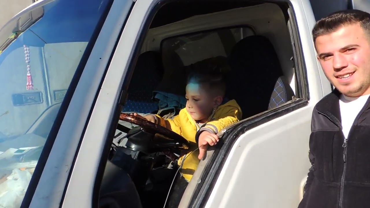 Köyde Salı pazarı !!! 10 lira 10 lira #Parmaksız #ÇAYIRALAN