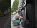 Repairing a Truck Tire , トラックのタイヤ修理技術