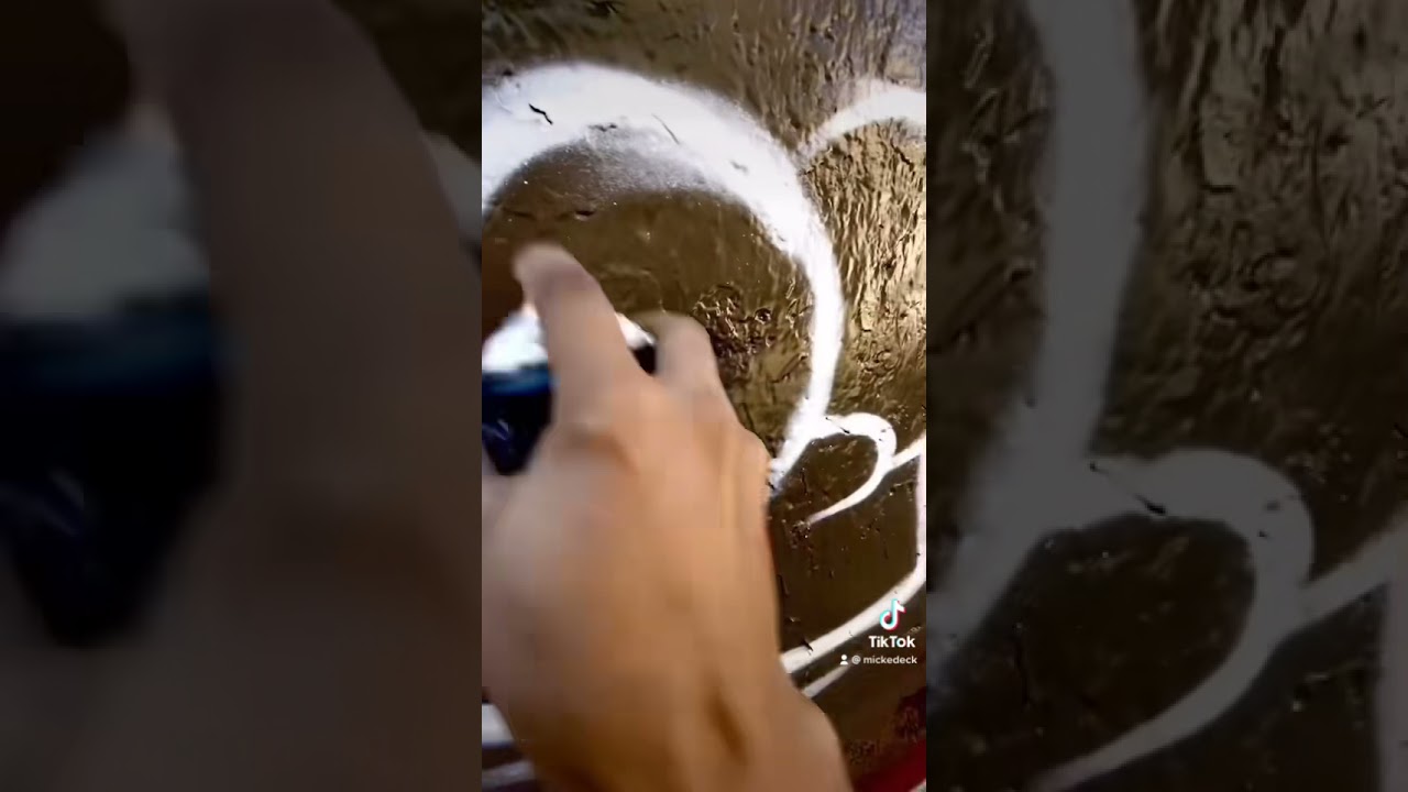 Bart Simpson efecto neón con aerosol graffiti 