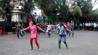 Download Lagu Aishana's Dance Group : Flashmob on Taal se Taal mila (Women's Day Special) MP3