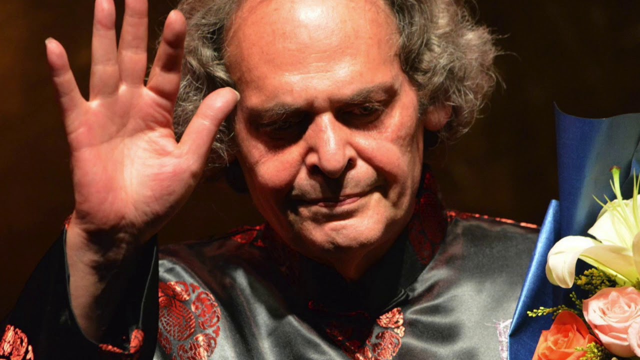 Roland Dyens plays Invierno Porteño by Piazzolla (2016)