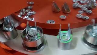 Caster bracket riveting machine/caster assembly machine
