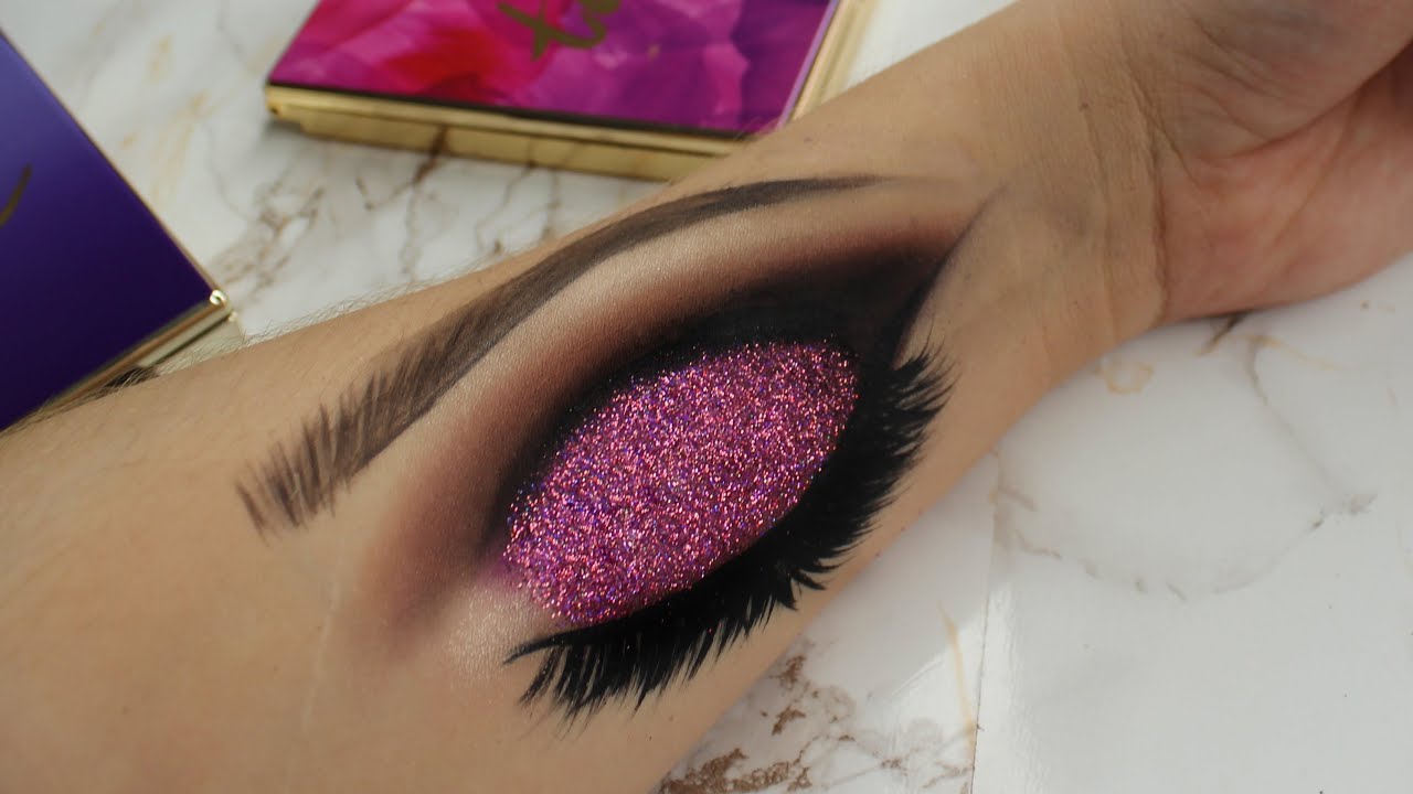  Eye Makeup On Hand Pink Cut Crease - Zanemua - YouTube