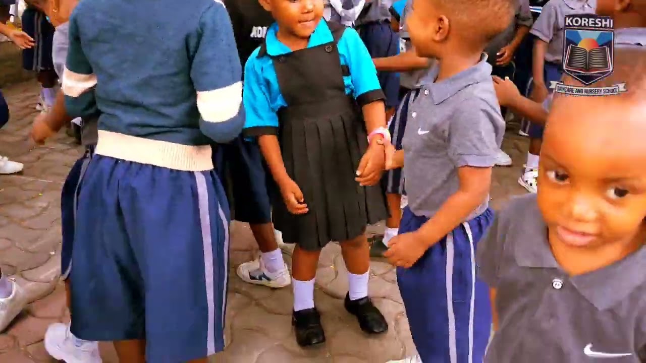 Madame Jack akicheza na kuimba kwa pamoja na Wanafunzi wa Koreshi Daycare.#michezoleo #afyayako