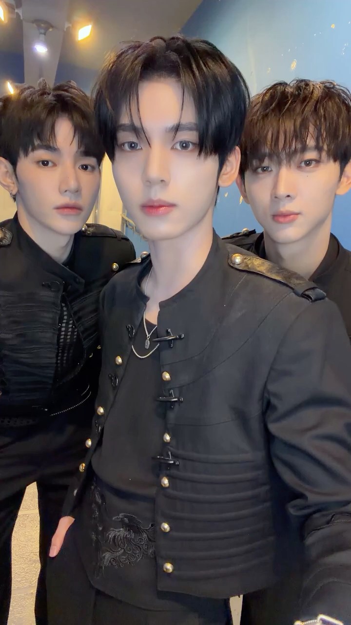 🐰📸] AND2BLE • ZEROBASEONE Han Yujin Challenges/Shorts - YouTube