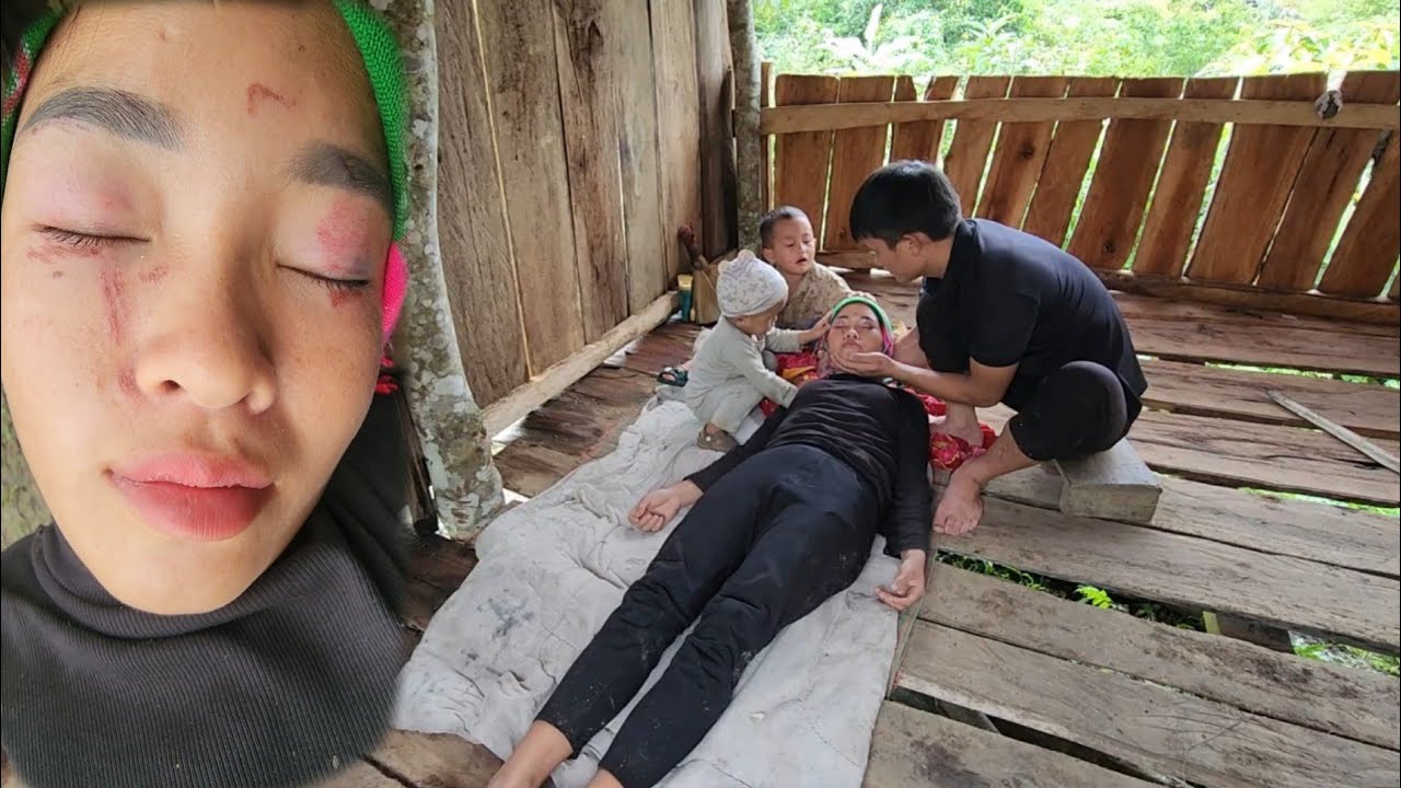 Mom fell and got injured. Tua went to ask for help from dad and younger brother.