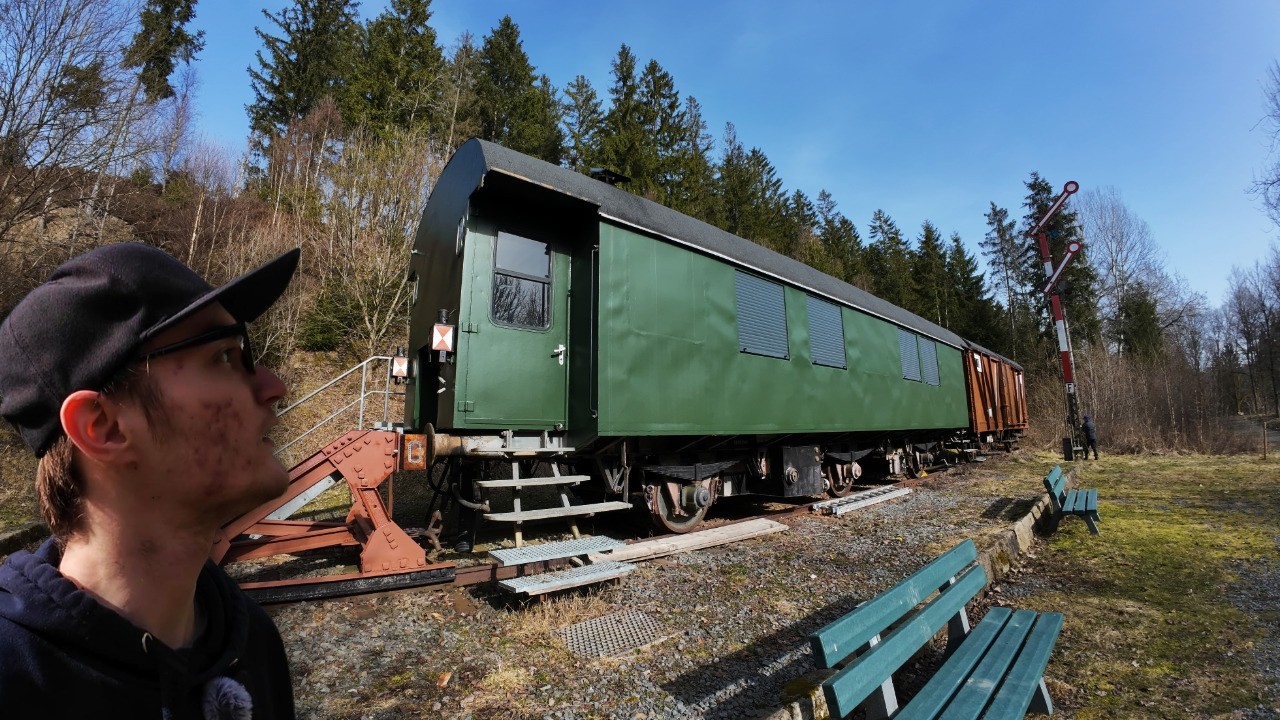 Ein alter Bahnhof mitten im Wald