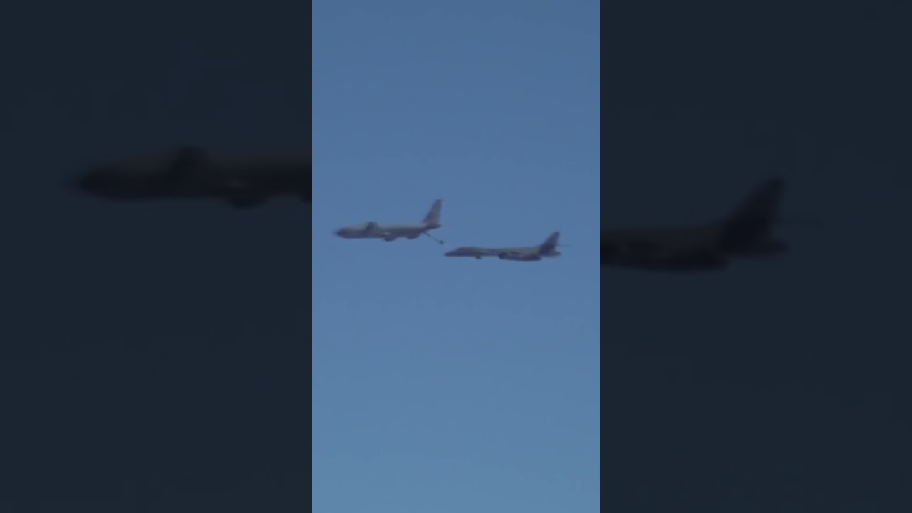 Дозаправка бомбардировщиков в воздухе в RIMPAC