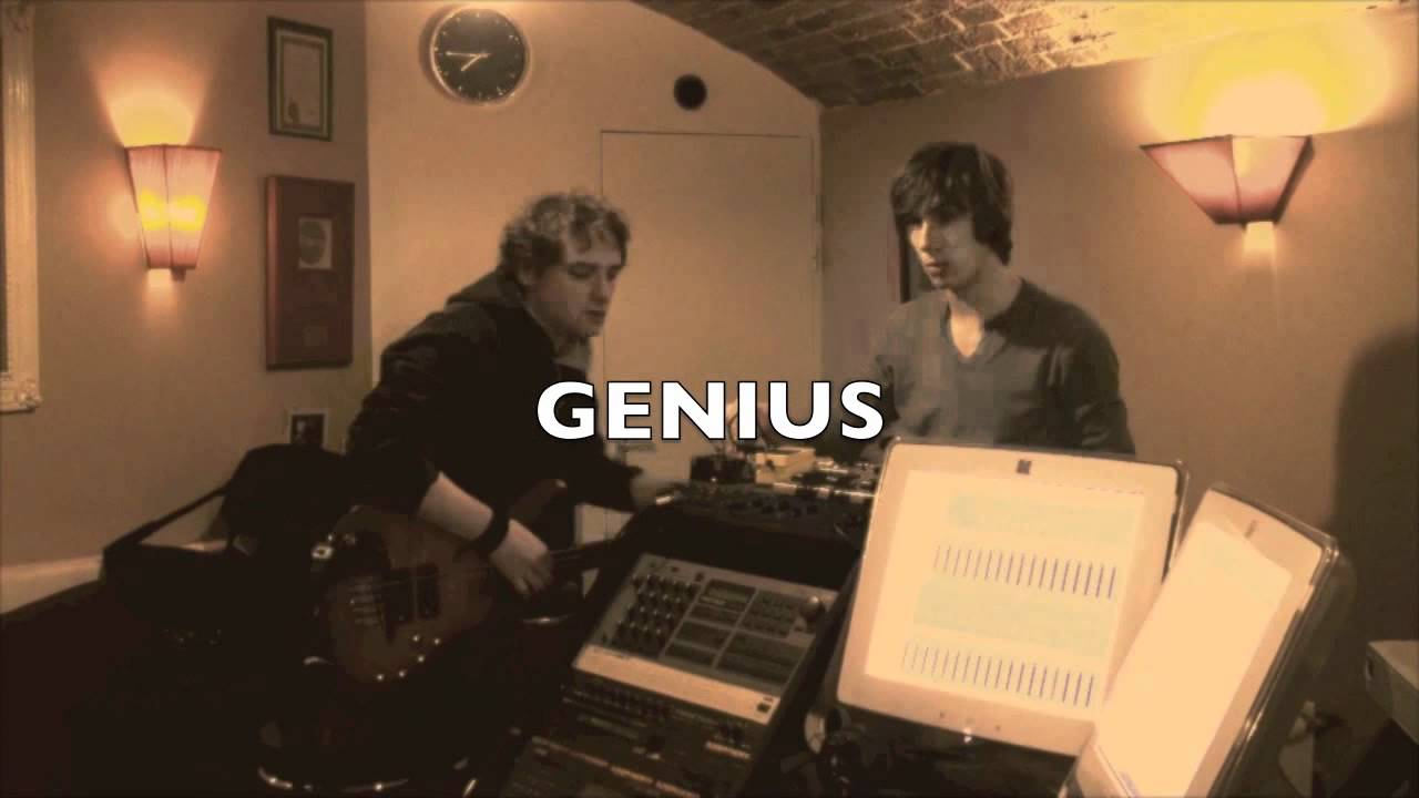 June officiel "Genius" (extrait de "Erasing Memories")