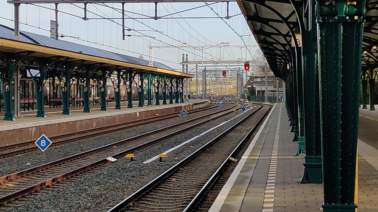 Railpool BR 186 with tank wagons passing through 's-Hertogenbosch, NL 29/10/2020
