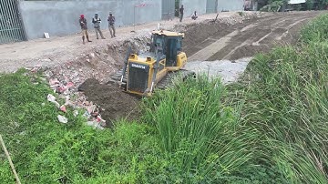 Thank You, Operator! Showcasing Skillful Road Building with SHANTUI Dozer and Sand Filling
