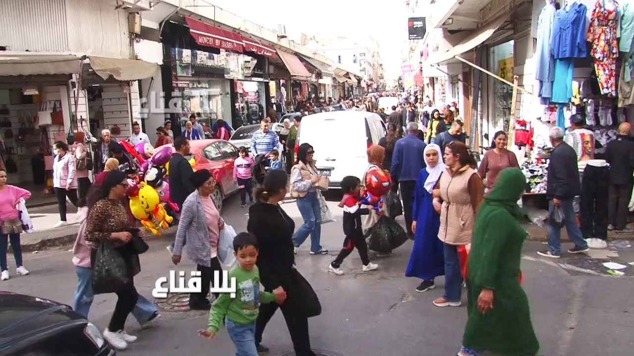 الزوالي يلتجئ للفريب باش يشري لبسة العيد..الاكتظاظ كبير في الأسواق وكل قدير وقدرو!!