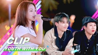 E19Review: Shaking's original RAP for all the trainees 谢可寅原创RAP送给训练生| Youth With You2 青春有你2| iQIYI Resimi