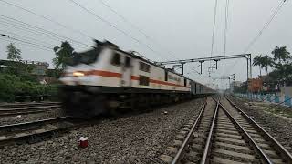 12301 Howrah New Delhi Rajdhani At Its Full Speed - Indian Railways