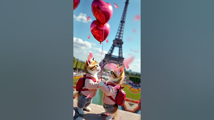 Kittens Fall in Love Under the Eiffel Tower! 🇫🇷❤️ #Shorts