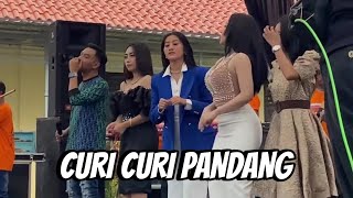 LALA WIDY CURI PANDANG GERRY MAHESA SAAT SEDANG BERNYANYI