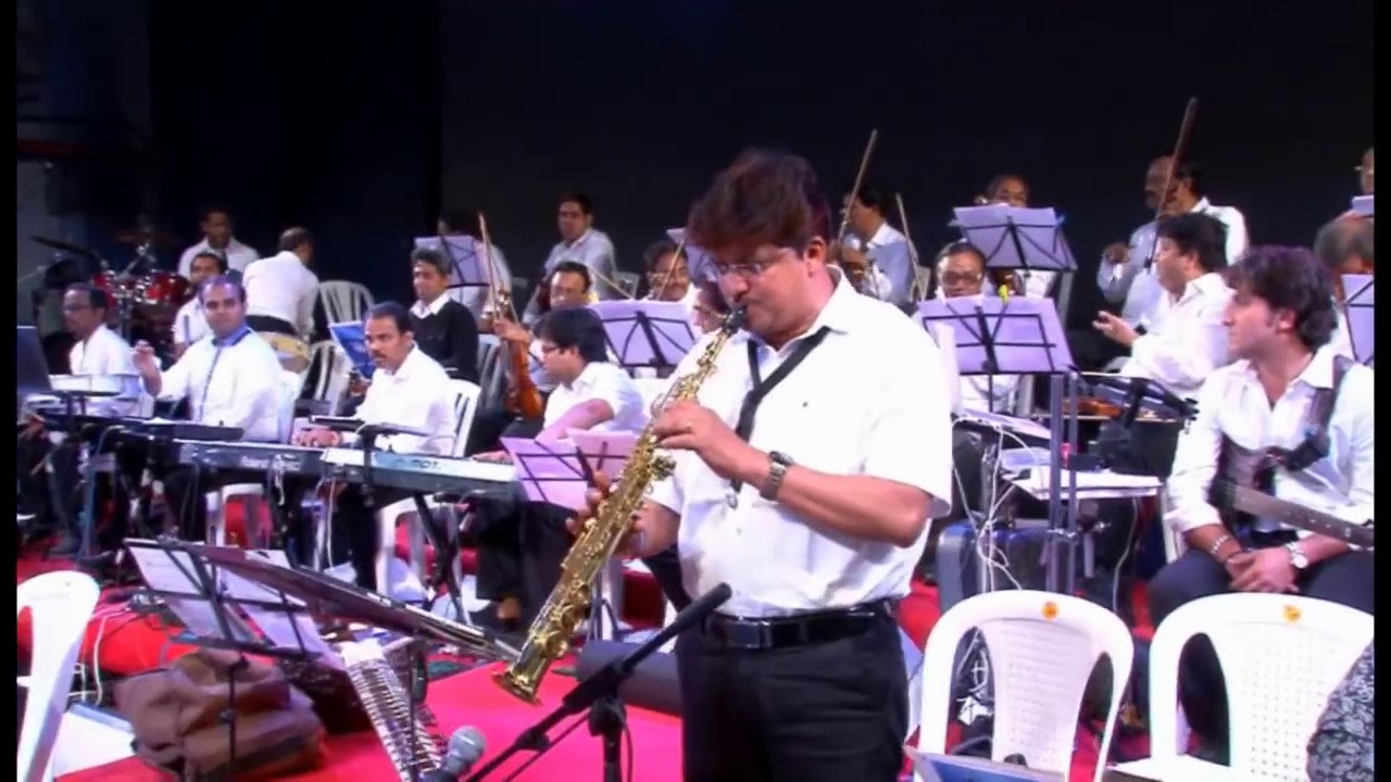 Choli ke piche kya hai, chunri ke niche