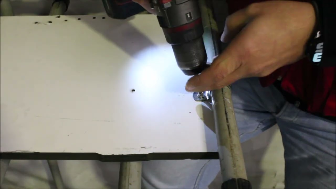 Lean Manufacturing - 4Lean - Self-tapping bolt appliance on HDF 13mm with AB-AM round pipe joint