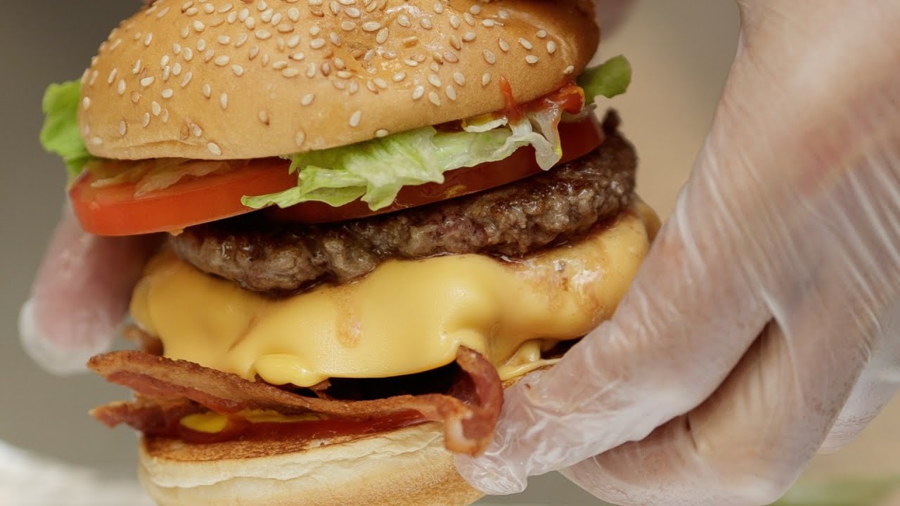 Think Twice Before Getting The Bacon Cheeseburger At Five Guys